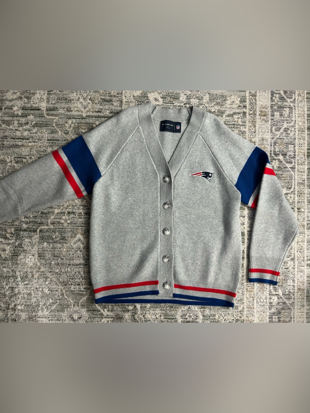 Patriots Abercrombie & Fitch Gray V-Neck Cardigan with Red and Blue Stripes